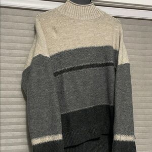 Universal Thread Women's Gray Colorblock Crewneck Sweater